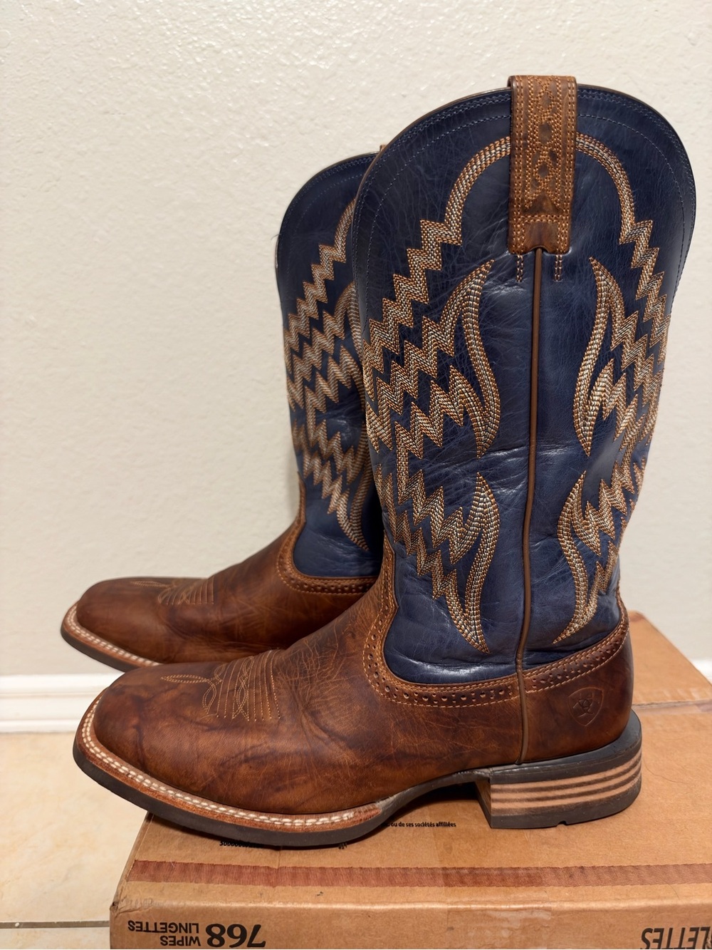 Men's Ariat Brown & Navy Leather Western Boots